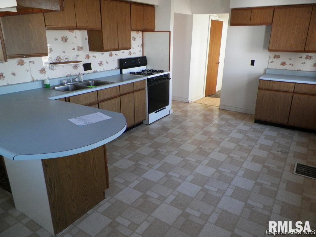 214 North Main Street Rio, IL 61472 - Photo 5 of 10 Gallery Image 5