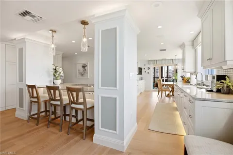 $6,400,000 | 8171 Bay Colony Drive, Unit 801, Naples, FL 34108