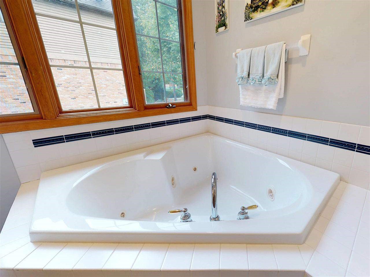 1316 Kings Pointe Road Grand Blanc, MI 48439 - Photo 19 of 39 21484199-18.JPG