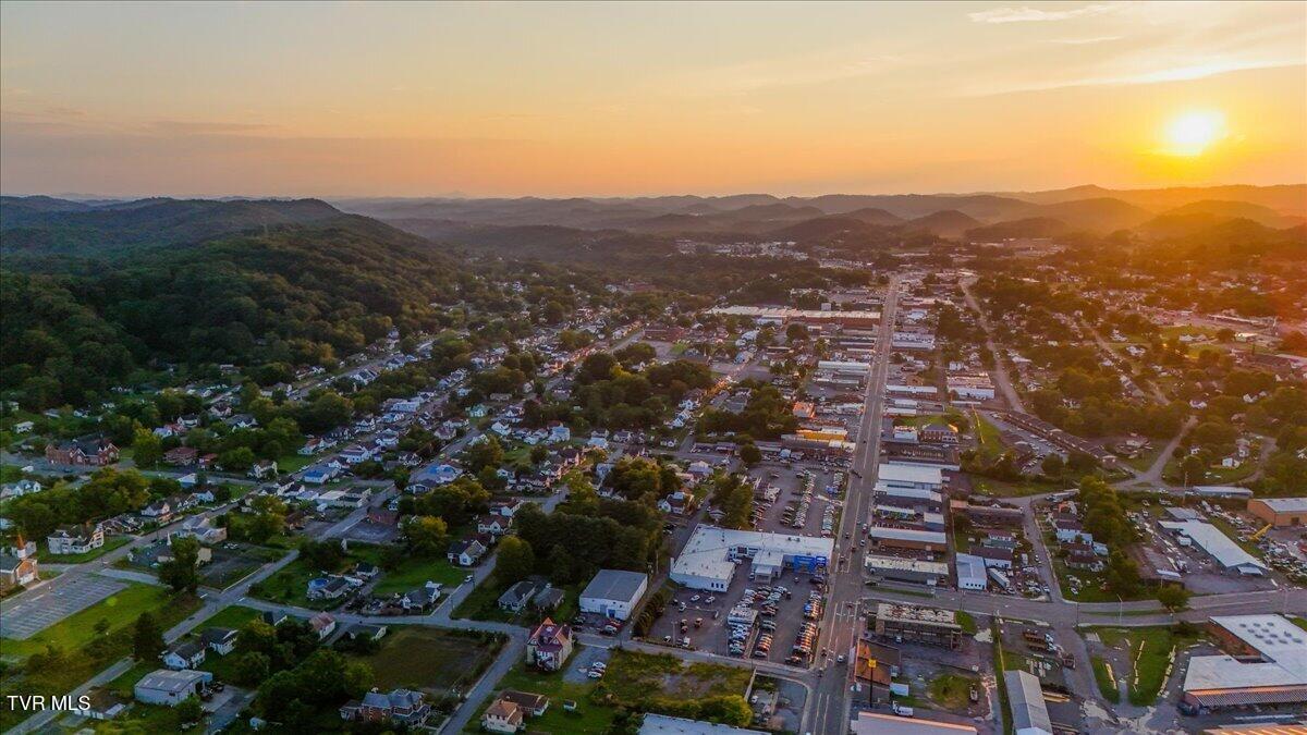 108 Lilly Street Bristol, TN 37620 - Photo 19 of 44 54-DJI_20250814200231_0154_D-HDR