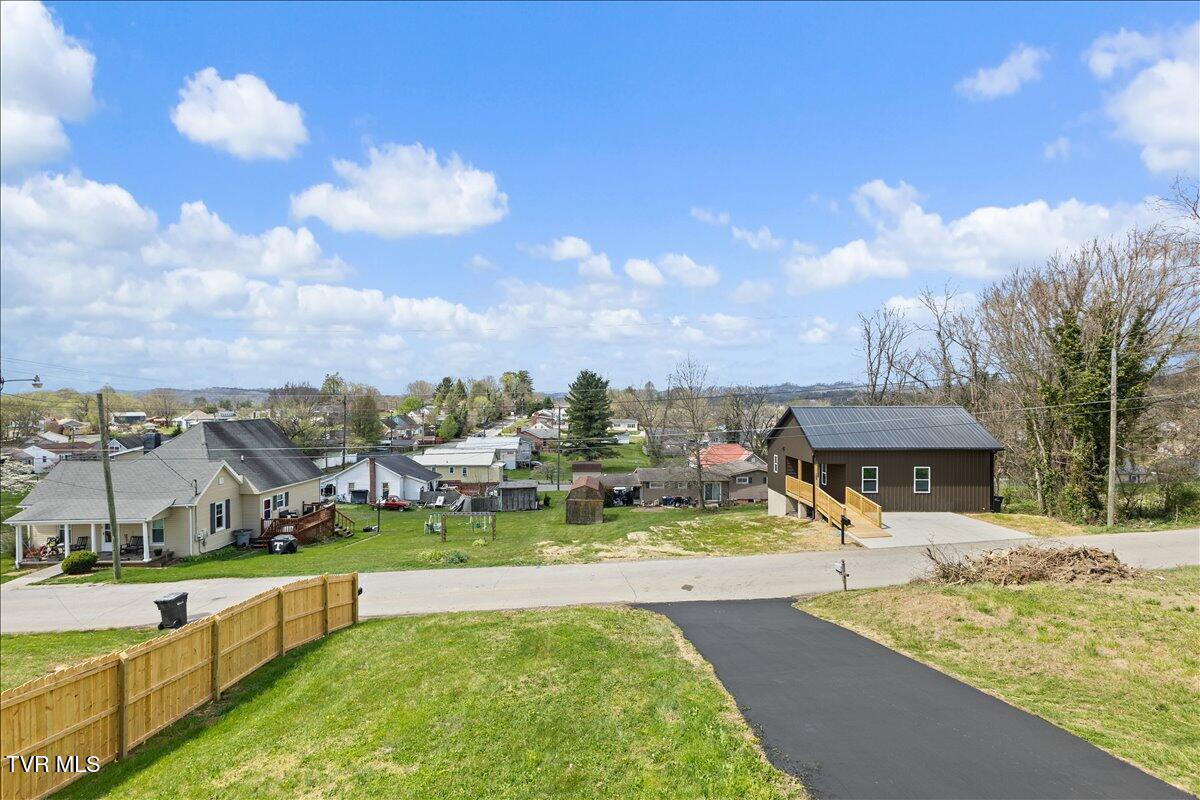 108 Lilly Street Bristol, TN 37620 - Photo 3 of 44 07-128A0557