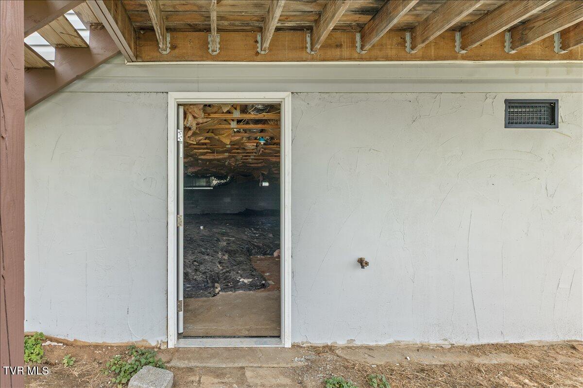 108 Lilly Street Bristol, TN 37620 - Photo 42 of 44 31-128A0545