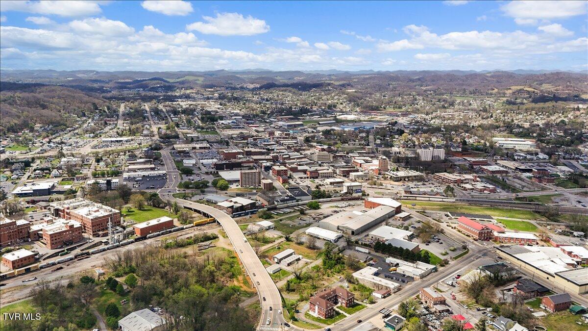 108 Lilly Street Bristol, TN 37620 - Photo 9 of 44 37-DJI_20260401135739_0346_D