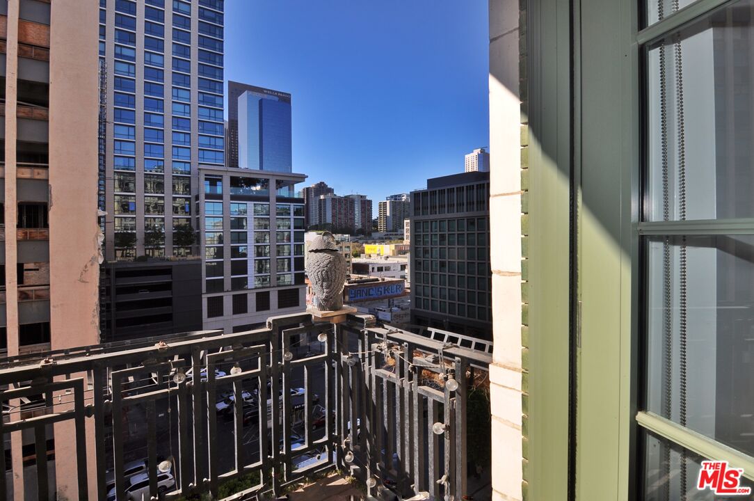 416 South Spring Street, Unit 805 Los Angeles, CA 90013 - Photo 9 of 24 a view of a balcony
