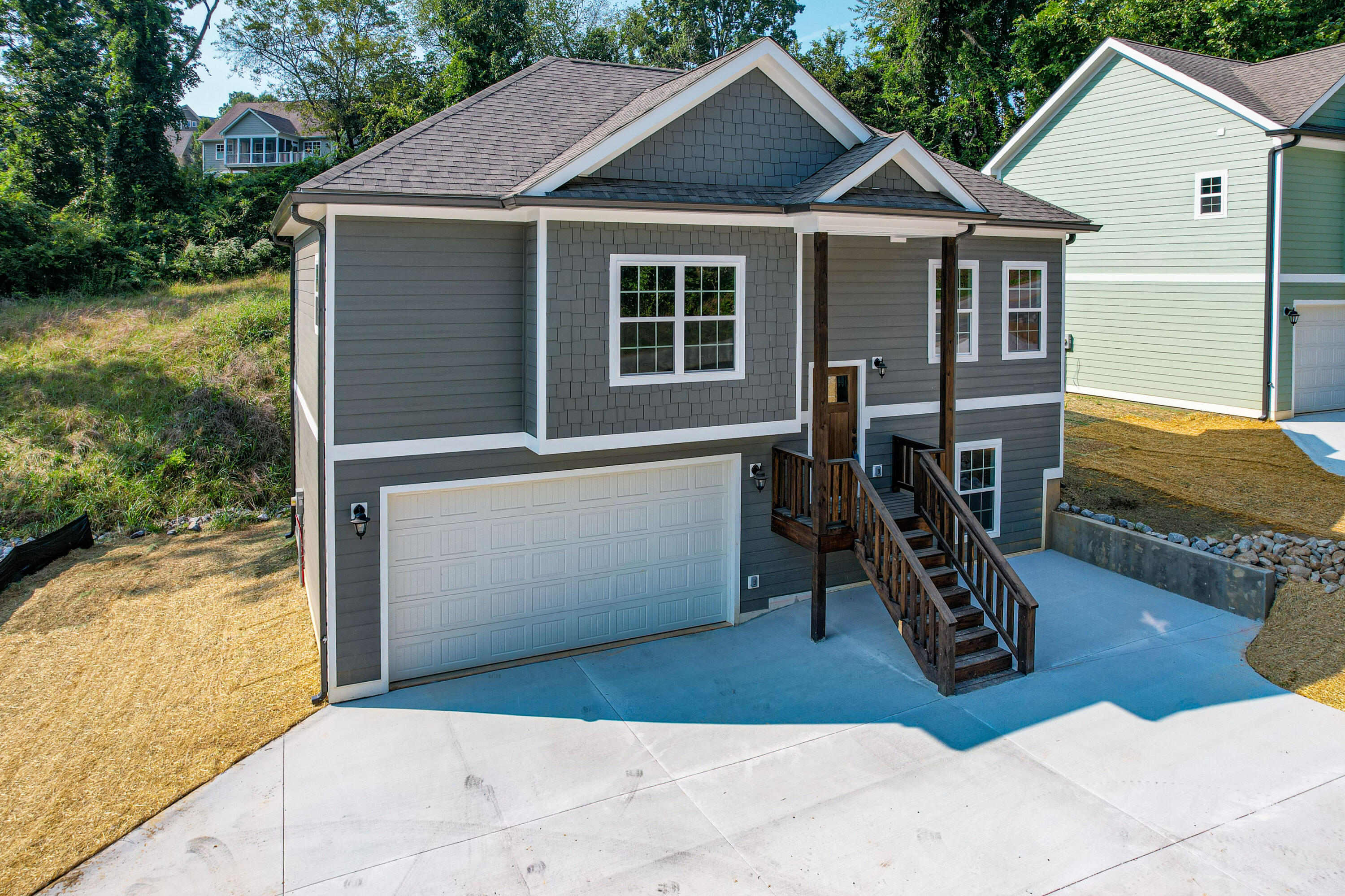 1028 Fernway Road Chattanooga, TN 37405 - Photo 1 of 26 1028 Fernway Rd exterior-1