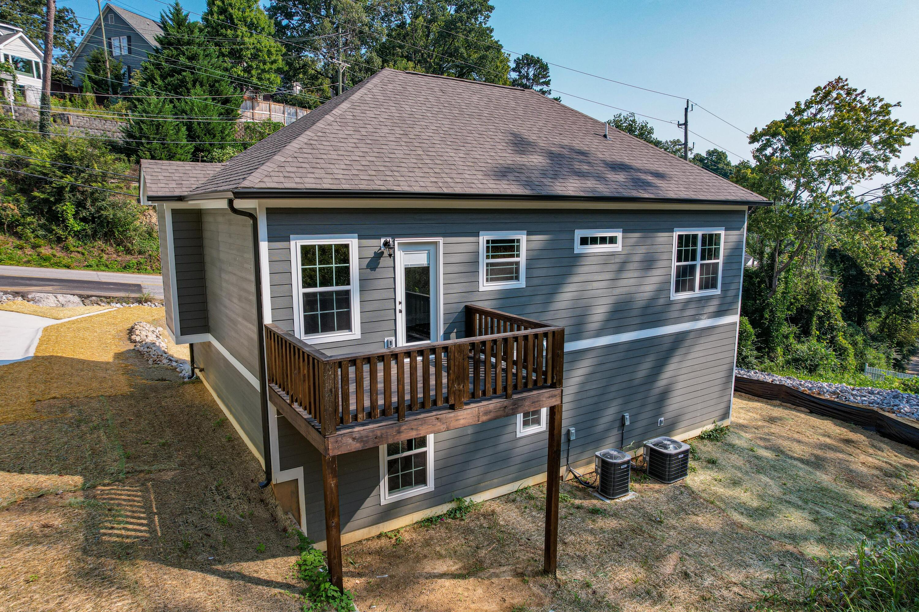 1028 Fernway Road Chattanooga, TN 37405 - Photo 5 of 26 1028 Fernway Rd exterior-5