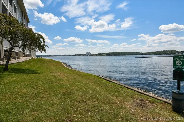 $279,900 | 468 Regatta Bay Drive, Unit 1C, Lake Ozark, MO 65049