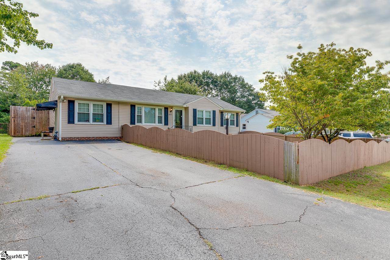 107 Farmington Road Greenville, SC 29605 - Photo 2 of 22 Gallery Image 2