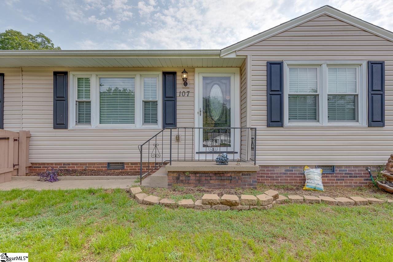 107 Farmington Road Greenville, SC 29605 - Photo 4 of 22 Gallery Image 4