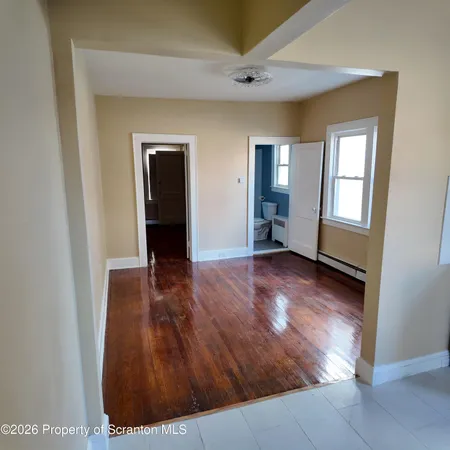 $975 | 128 North Main Street, Unit 2, Old Forge, PA 18518