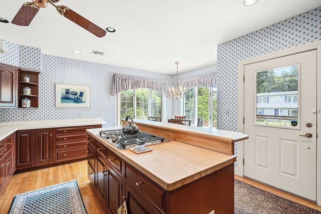 296 Linden Street Wellesley, MA 02481 - Photo 10 of 35
