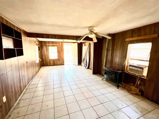 a view of entryway with workspace