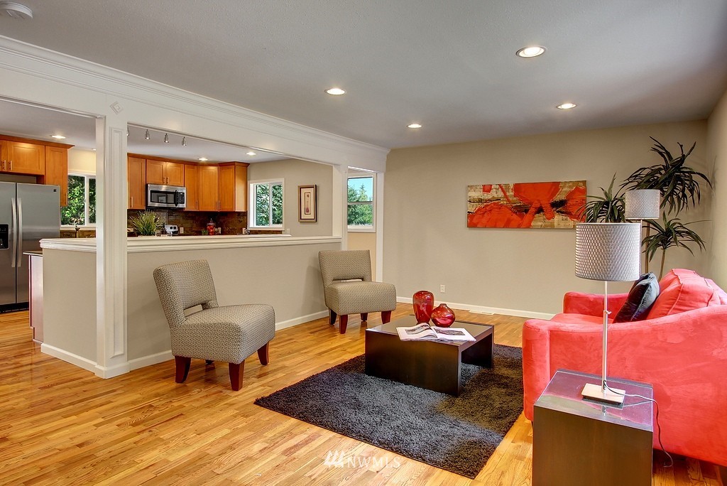 1123 Chelan Avenue Northeast Renton, WA 98059 - Photo 3 of 17 Gallery Image 3