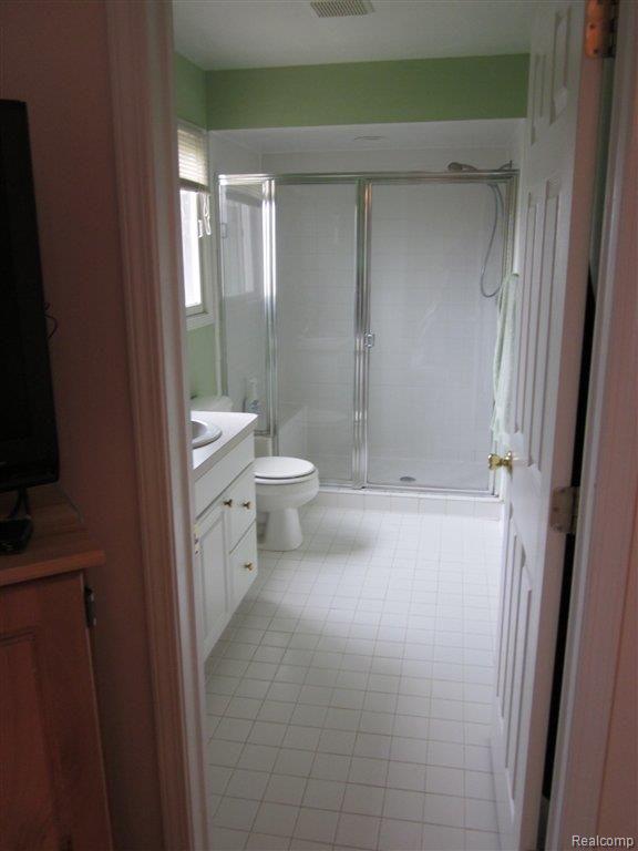 7017 Fox Hills Road Canton, MI 48187 - Photo 12 of 19 Master Bathroom V2.JPG
