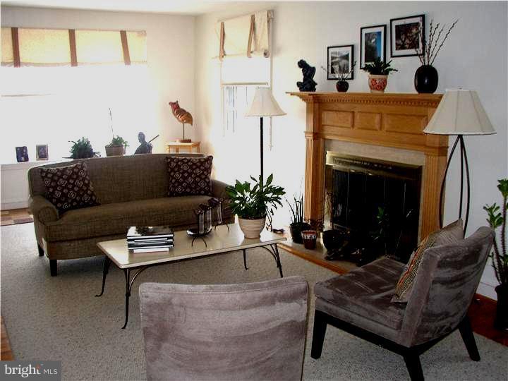 135 Kingston Road Cheltenham, PA 19012 - Photo 3 of 15 Living Room