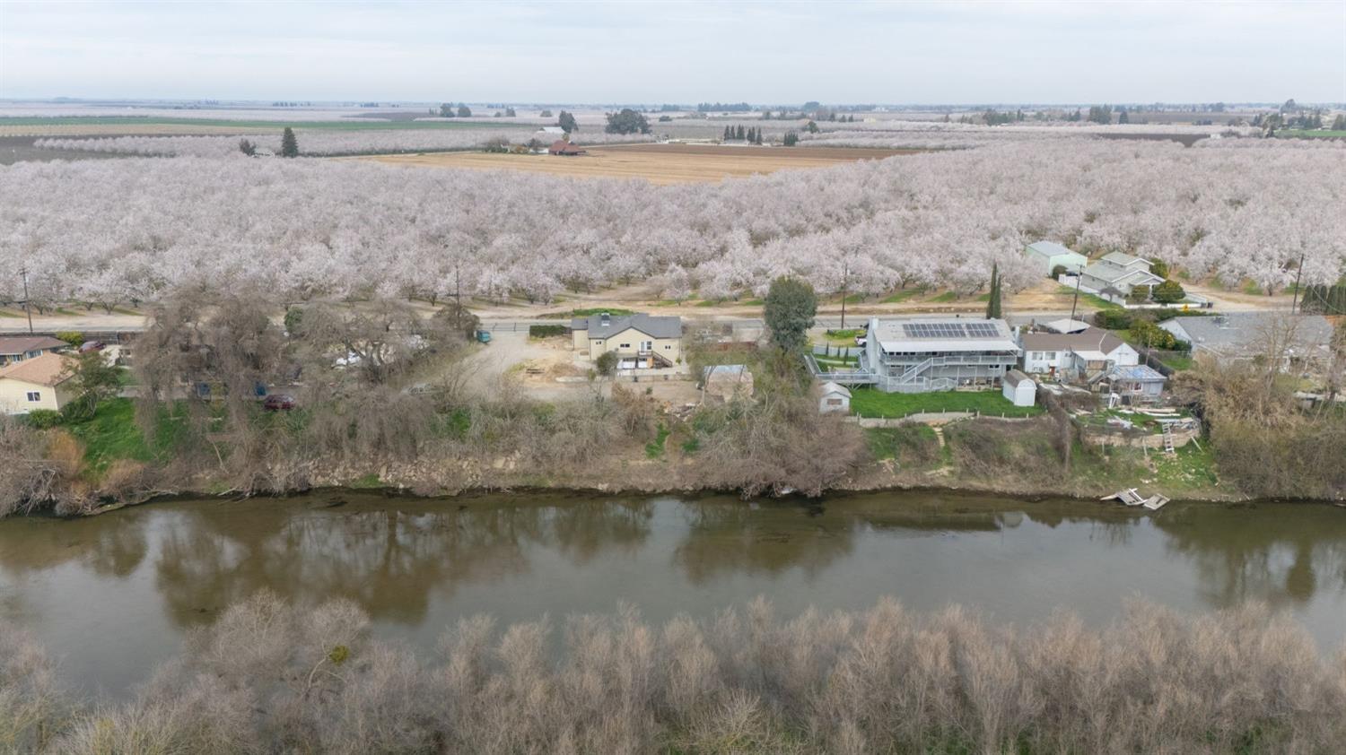 a view of a lake with houses in outdoor space