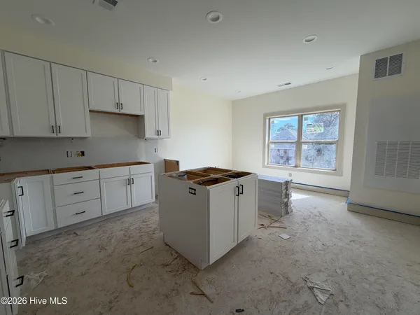 $1,525 | 3803 Peachtree Avenue, Unit 201, Wilmington, NC 28403