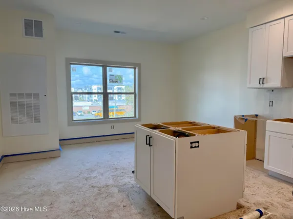 $1,525 | 3803 Peachtree Avenue, Unit 201, Wilmington, NC 28403