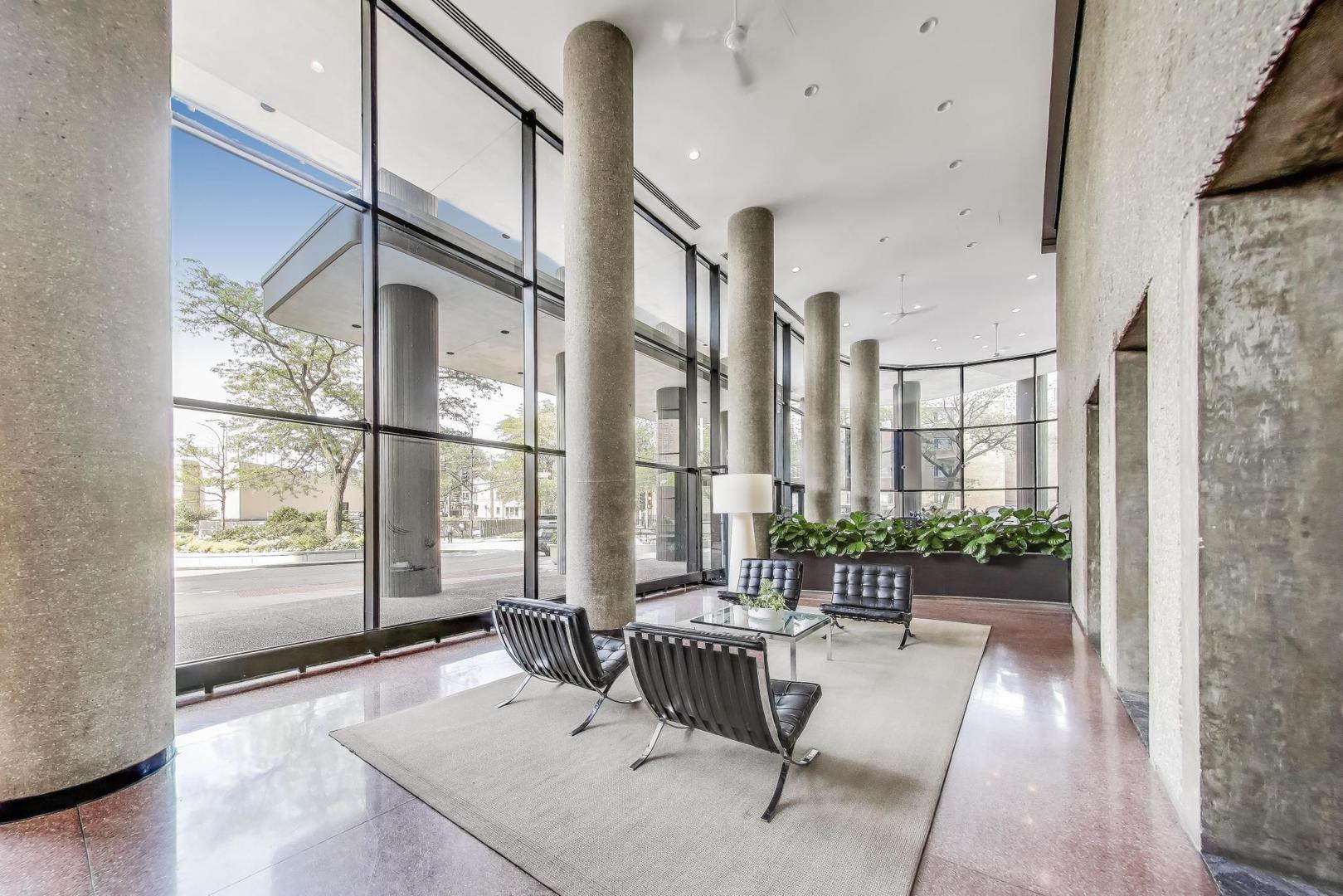 5415 North Sheridan Road, Unit 915 Chicago, IL 60640 - Photo 15 of 28 a living room with furniture and a large window