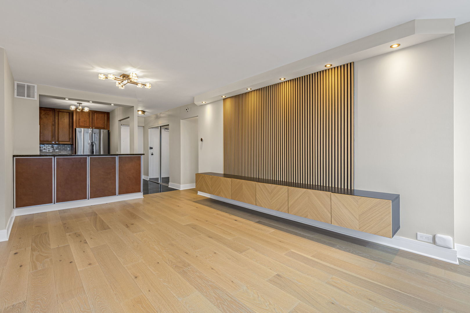 5415 North Sheridan Road, Unit 915 Chicago, IL 60640 - Photo 5 of 28 a view of empty room with wooden floor