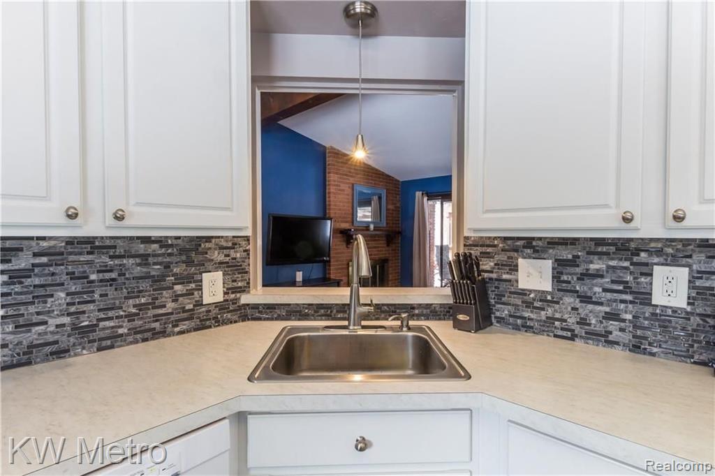 30100 West 13 Mile Road Farmington, MI 48334 - Photo 8 of 21