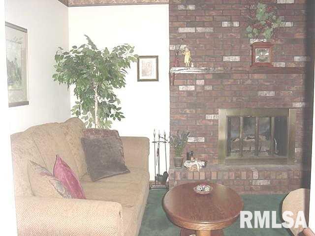 5155 White Post Road Bettendorf, IA 52722 - Photo 4 of 9