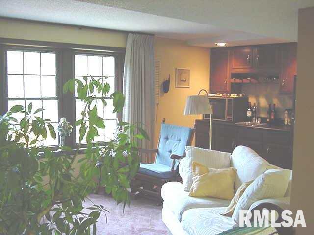 5155 White Post Road Bettendorf, IA 52722 - Photo 6 of 9