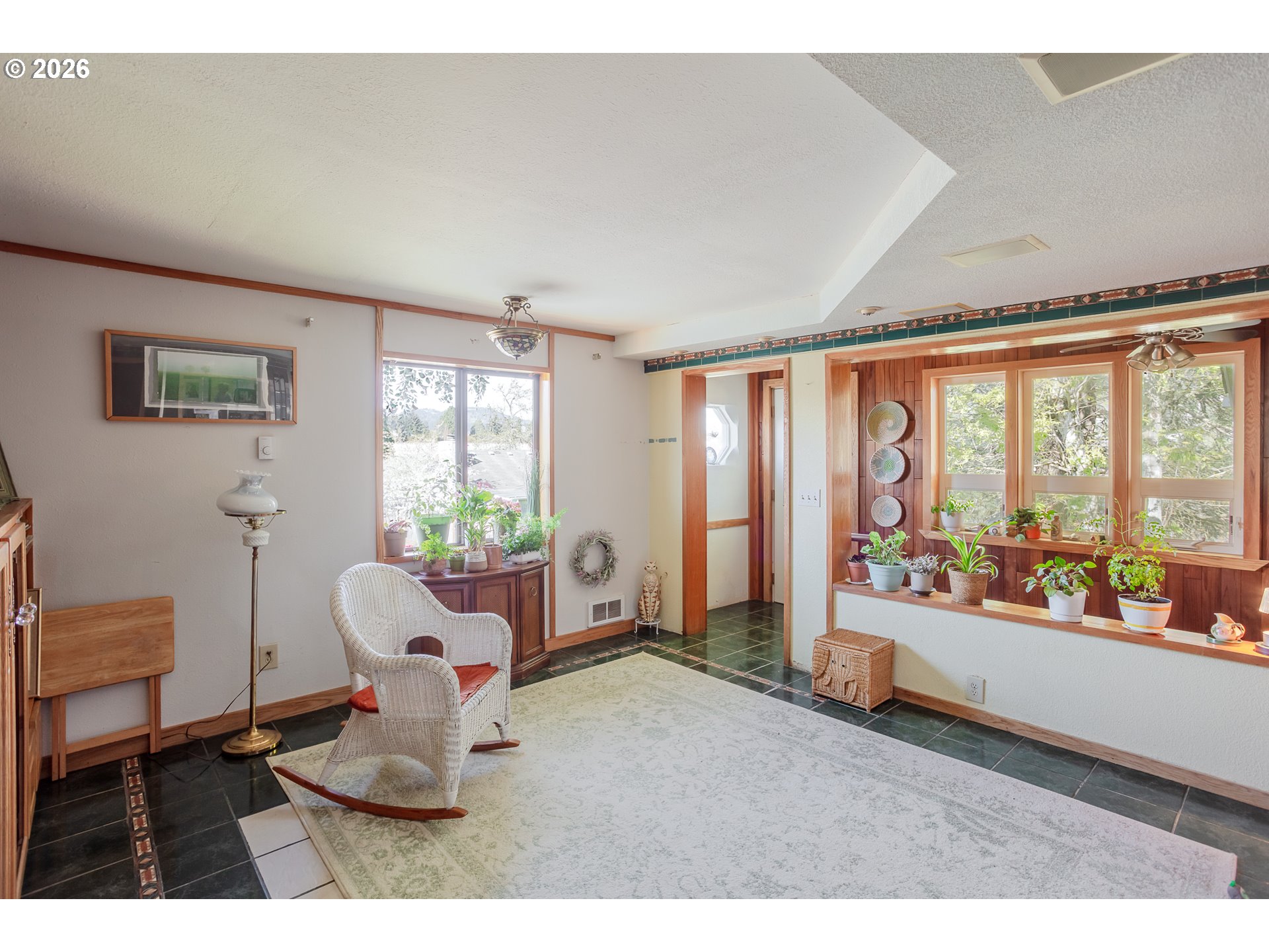 967 Rainbow Drive Springfield, OR 97477 - Photo 27 of 42 Separate Living Quarters