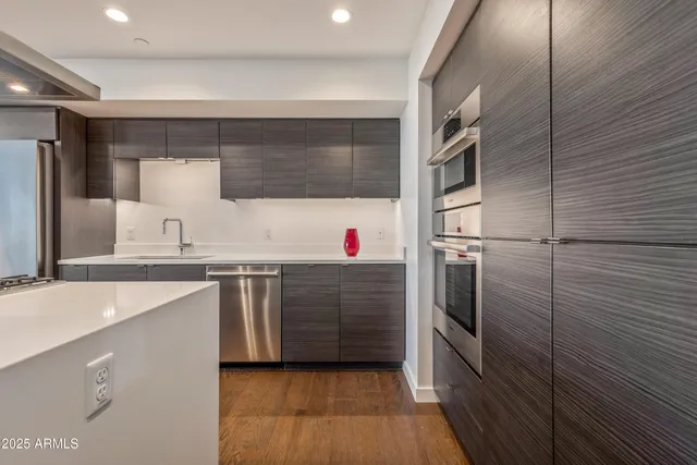 $870,000 | 200 West Portland Street, Unit 1024, Phoenix, AZ 85003