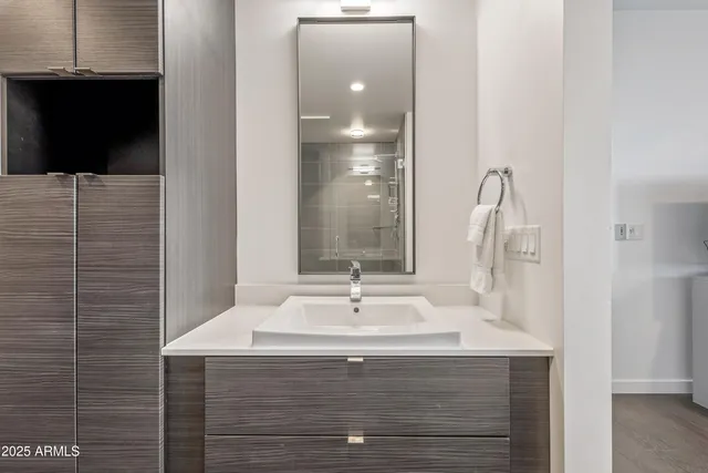 $870,000 | 200 West Portland Street, Unit 1024, Phoenix, AZ 85003