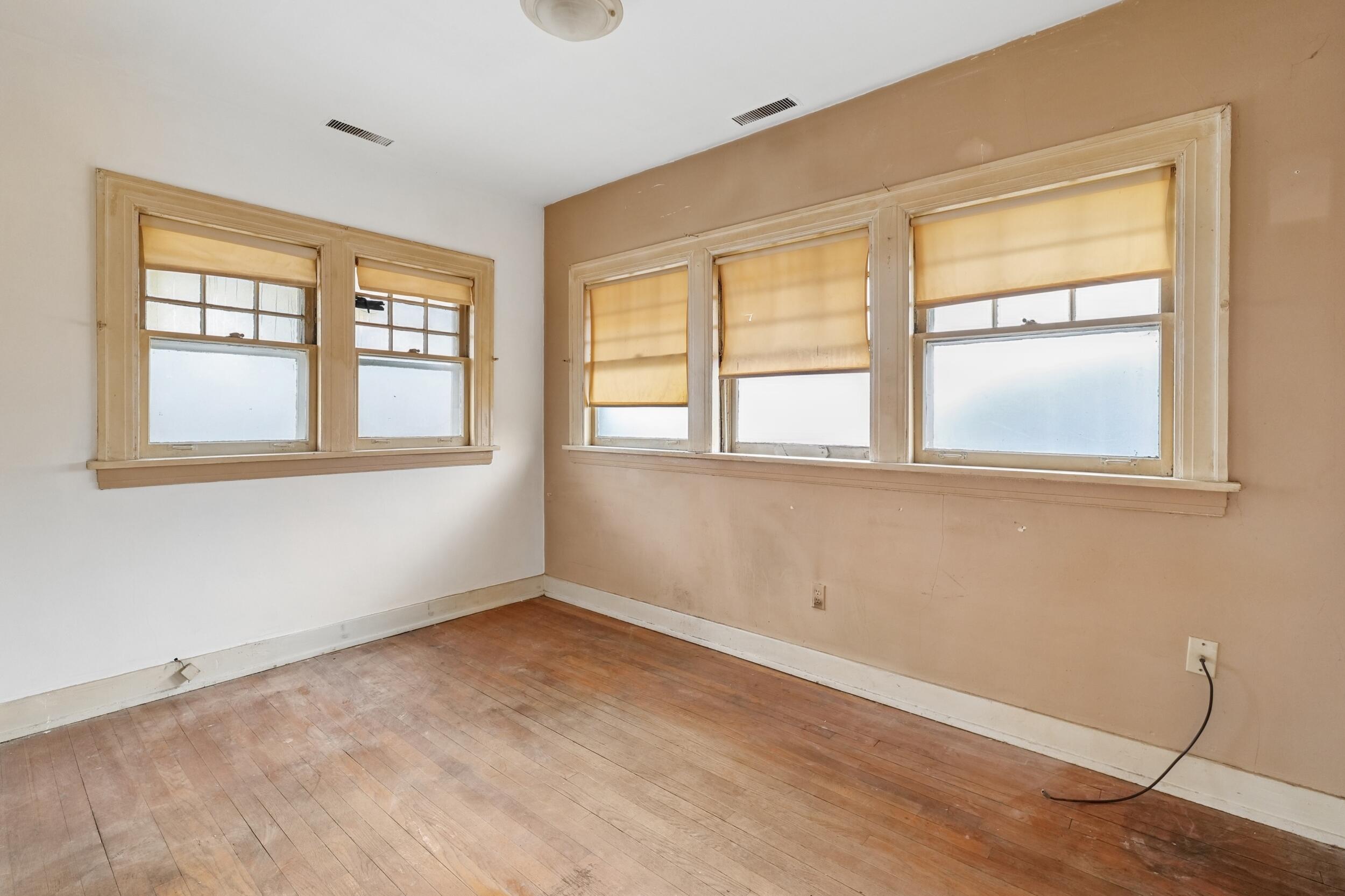 568 Johnson Street Gary, IN 46402 - Photo 15 of 24 2500x1666