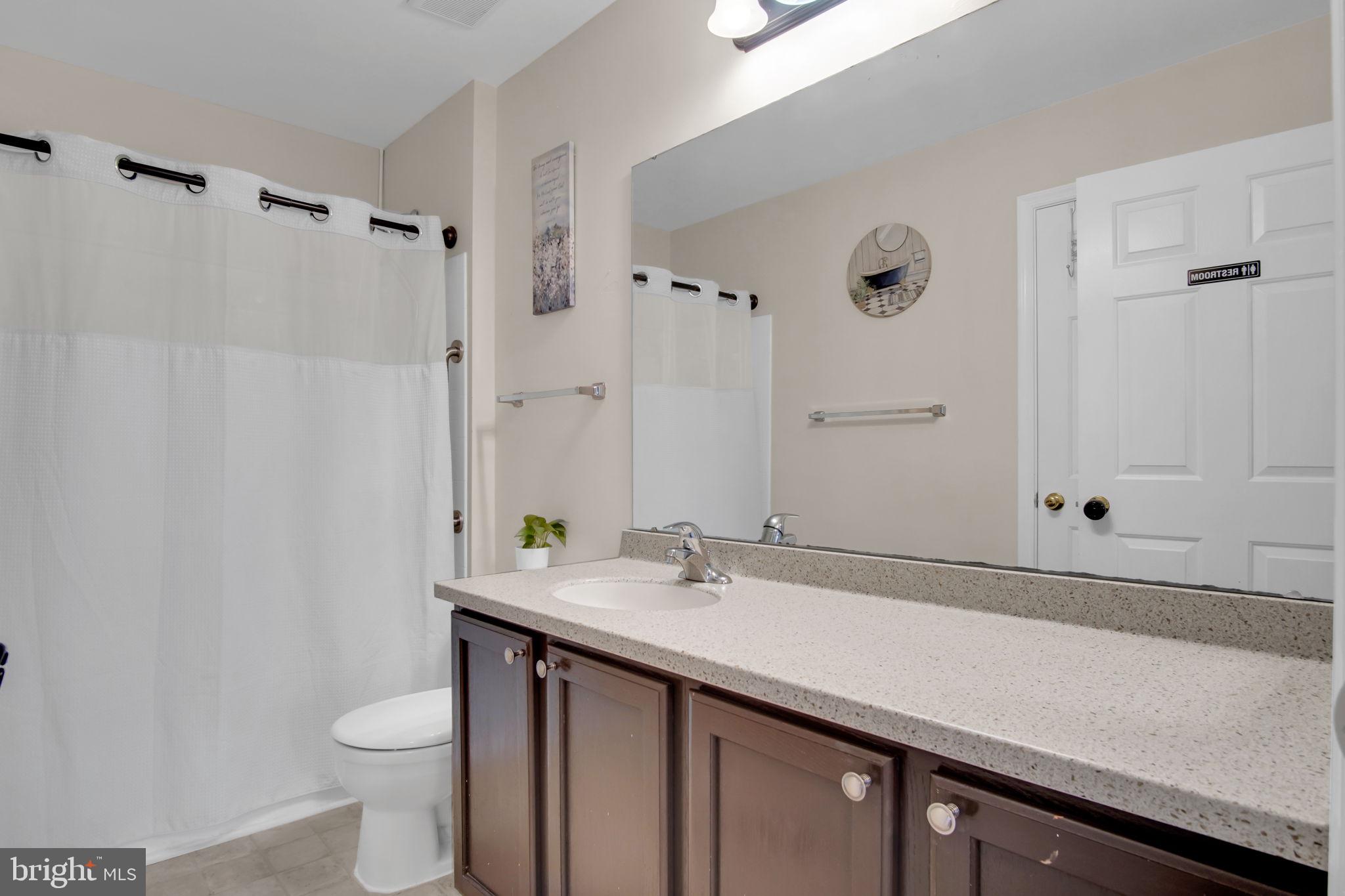 7485 Seneca Ridge Drive York, PA 17403 - Photo 31 of 40 Main Bath
