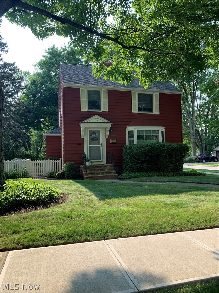 1090 Avondale Road Cleveland, OH 44121 - Photo 1 of 26 STATELY FRONT