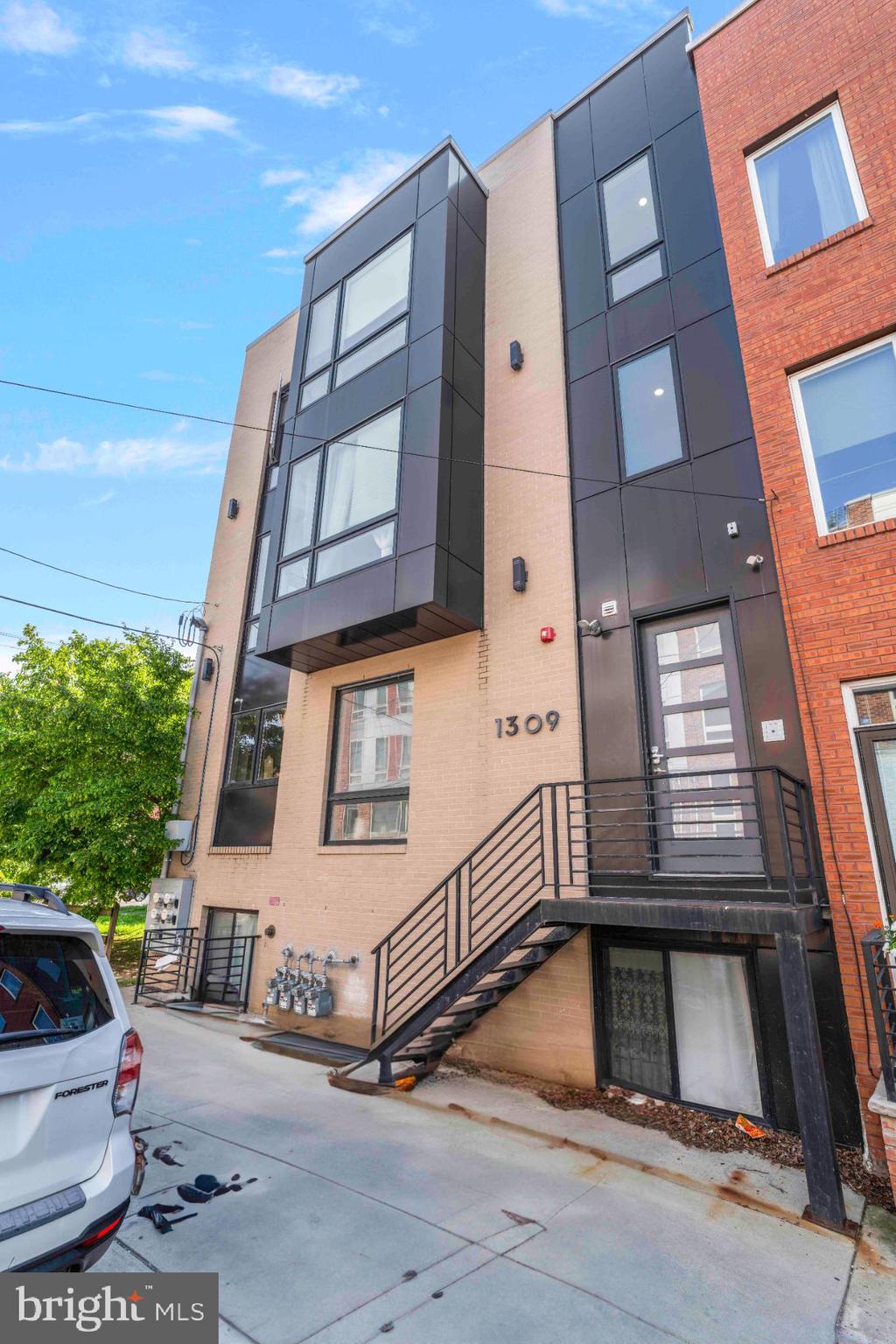 1309 South 20th Street Philadelphia, PA 19146 - Photo 4 of 37 a view of an outdoor space