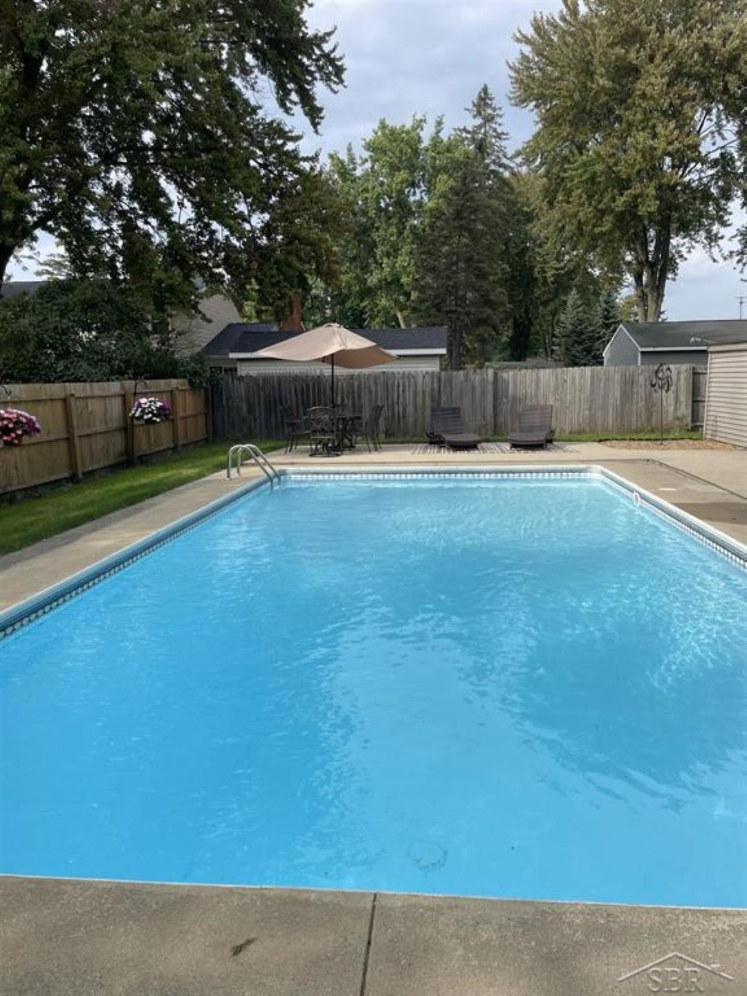2325 North Center Road Saginaw, MI 48603 - Photo 5 of 29 50176391-f5b32715-25c4-4d90-a87d-3ff399a351cd.JPG