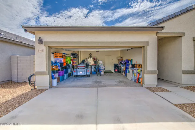 a view of a garage