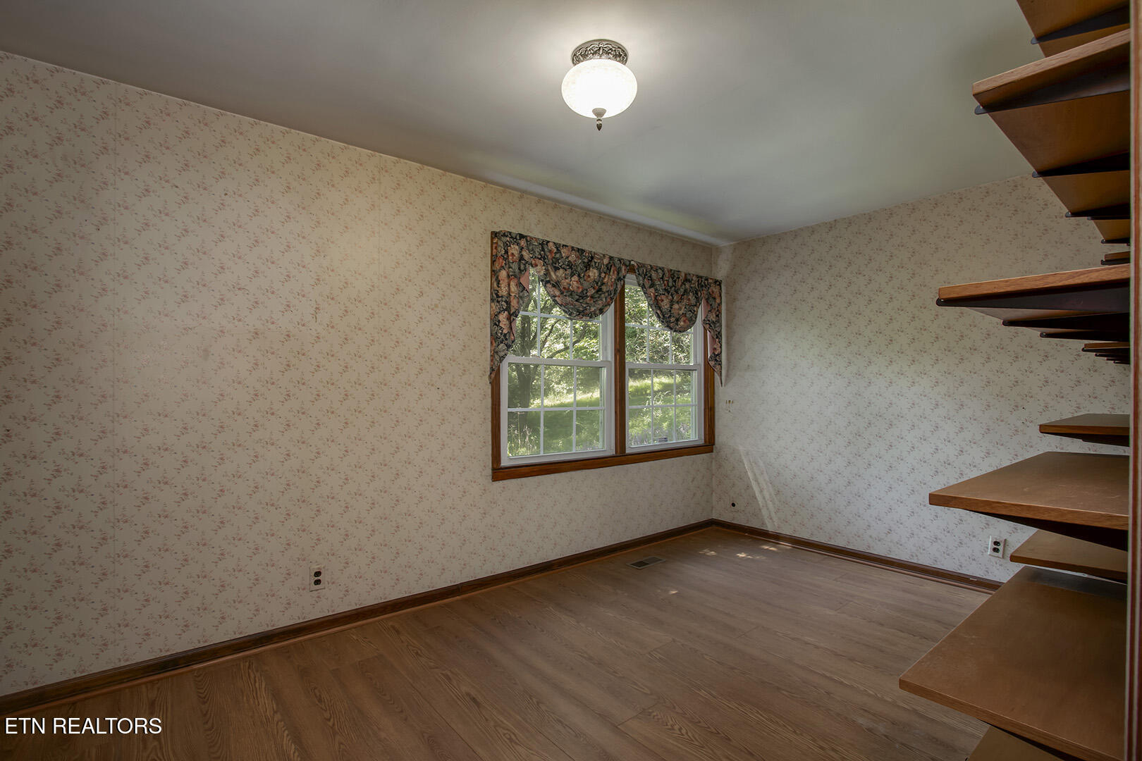 1309 Gamble Drive Heiskell, TN 37754 - Photo 27 of 47 29_GambleDrive_1309_Bedroom2_01
