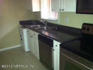 355 Monument Road, Unit 21 B1 Jacksonville, FL 32225 - Photo 3 of 7 KITCHEN