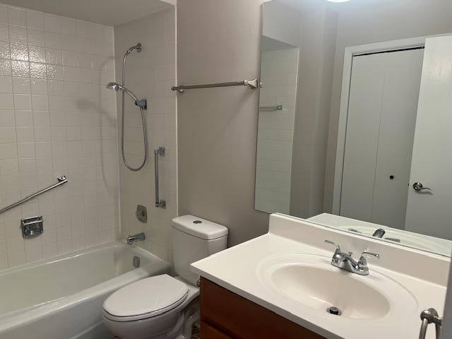 711 South River Road, Unit 511 Des Plaines, IL 60016 - Photo 21 of 23 a bathroom with a sink toilet and shower