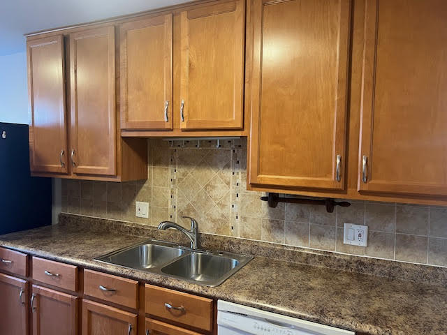 711 South River Road, Unit 511 Des Plaines, IL 60016 - Photo 10 of 23 a kitchen with granite countertop a sink and cabinets