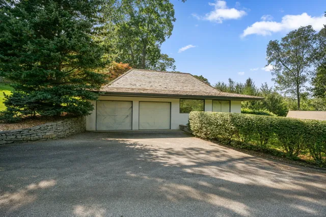 $1,950,000 | 66 Cove Road, Lyme, CT 06371