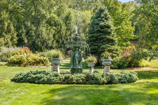 $1,950,000 | 66 Cove Road, Lyme, CT 06371