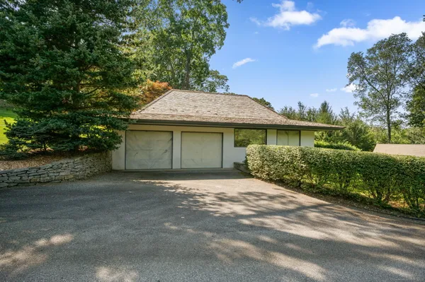 $1,950,000 | 66 Cove Road, Lyme, CT 06371