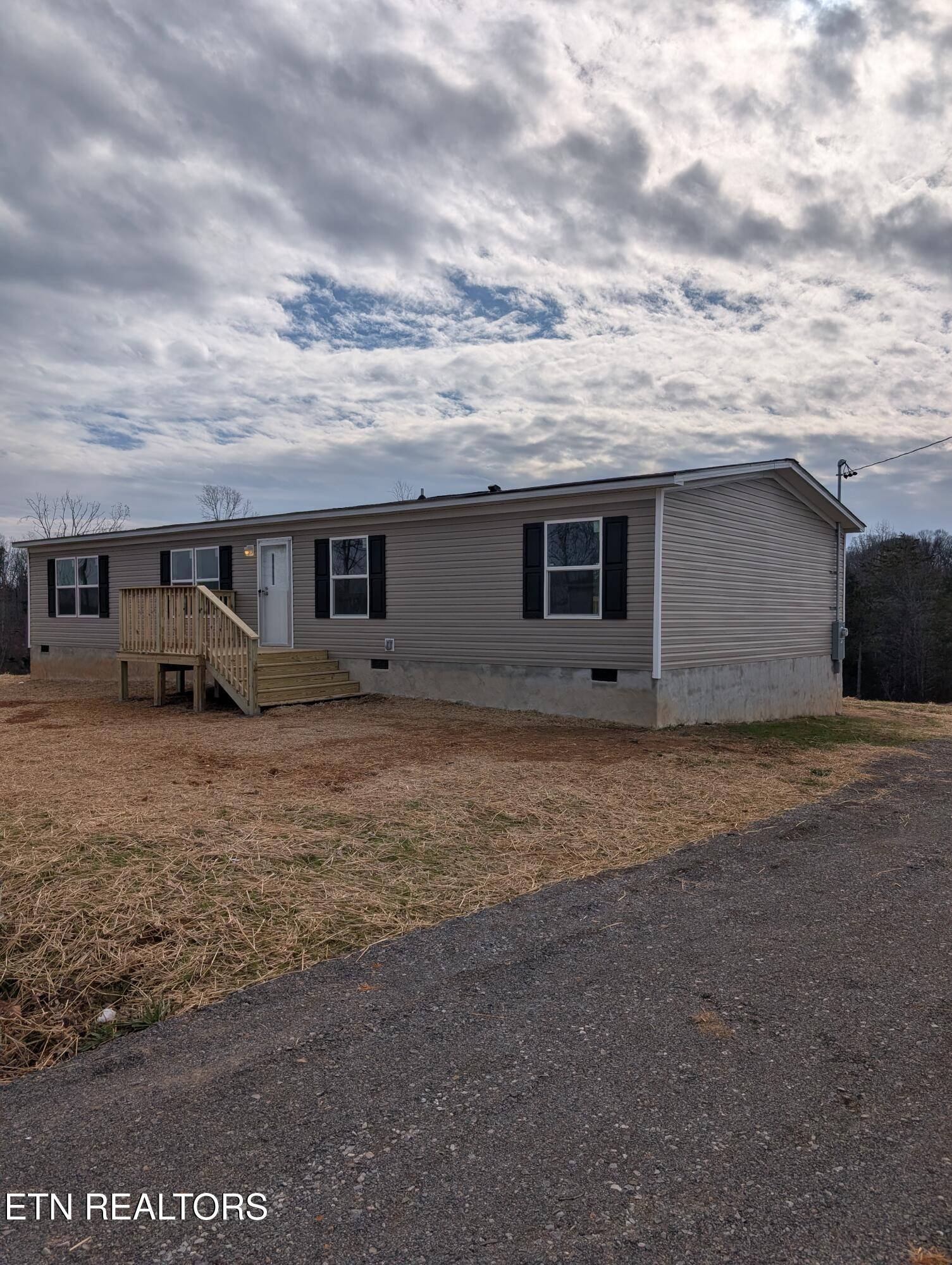 269 Laura Boling Loop Road Strawberry Plains, TN 37871 - Photo 2 of 26 1000001981