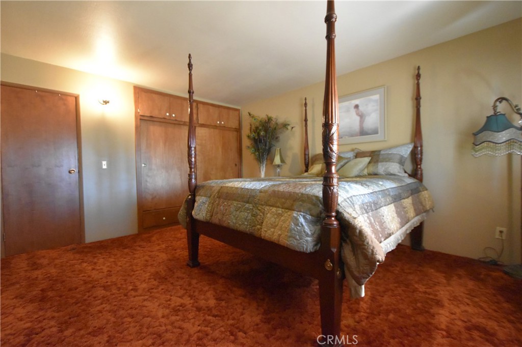 5409 Highway 3 Etna, CA 96027 - Photo 19 of 58 a bedroom with a bed and a mirror