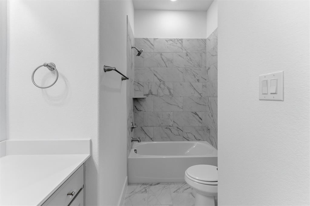 906 Perrin Lane Van Alstyne, TX 75495 - Photo 8 of 30 a bathroom with a shower a toilet and a sink