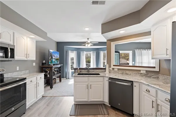 $714,900 | 27 Old Sassafrass Road, Eldon, MO 65026