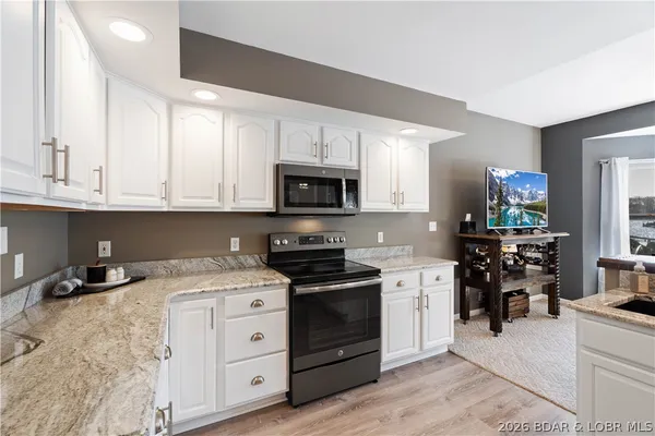 $714,900 | 27 Old Sassafrass Road, Eldon, MO 65026