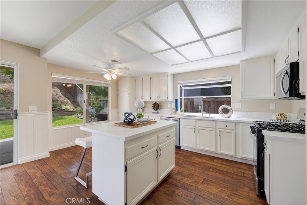 4817 Golden Ridge Drive Corona, CA 92878 - Photo 19 of 70 Kitchen boasts island with breakfast bar.