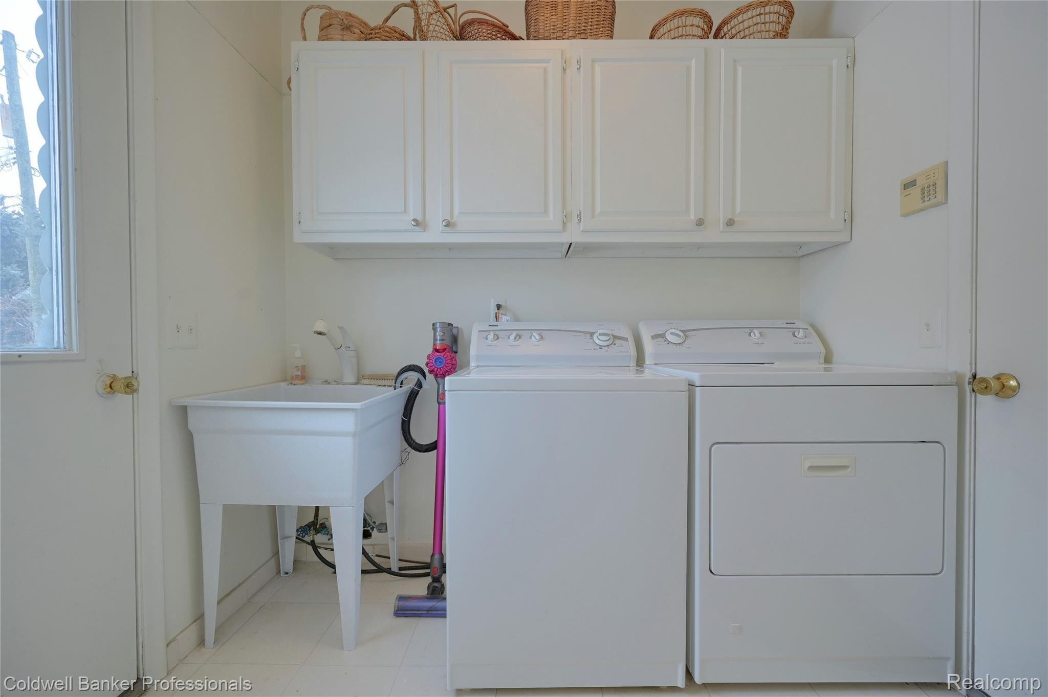 5050 Commerce Road West Bloomfield, MI 48324 - Photo 26 of 43 First floor laundry with limestone flooring